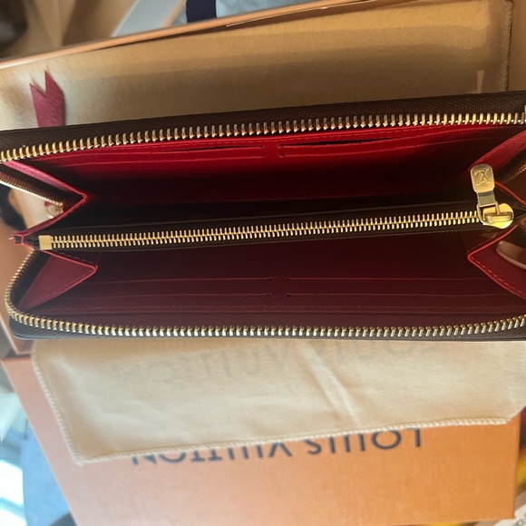 Louis Vuitton purse and wallet - Picture 3 of 12